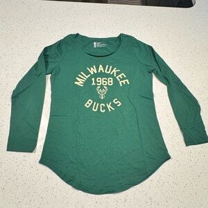 Women's Milwaukee Bucks Green Long-Sleeve Tee